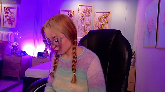 Snapshot of danielamilles chatting on 02.25.26 danielamilles online show from 02.25.26