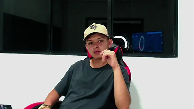 Snapshot of NathanBrookhs chatting on 12.22.25 NathanBrookhs online show from 12.22.25