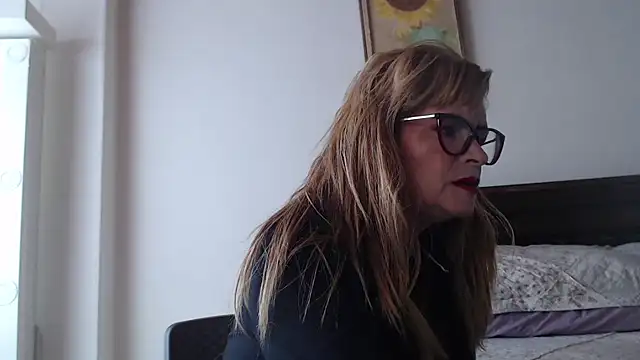 Snapshot of evelynsmithco chatting on 06.04.26 evelynsmithco online show from 06.04.26