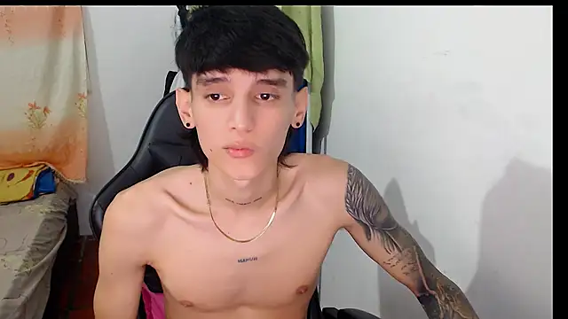 Snapshot of Sweett_Boyy chatting on 12.22.25 Sweett Boyy online show from 12.22.25