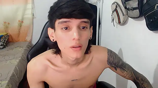 Snapshot of Sweett_Boyy chatting on 01.08.26 Sweett Boyy online show from 01.08.26