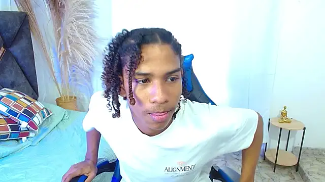 angelll18  online show from 12.18.25