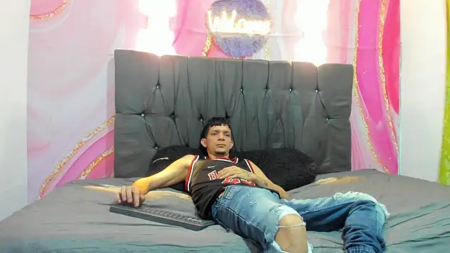 Straight Guy22 online show from 01.19.26