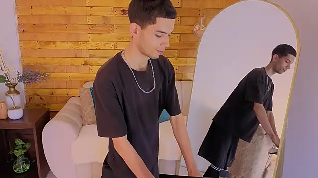 Snapshot of prettyboyy_13 chatting on 02.01.26 prettyboyy 13 online show from 02.01.26