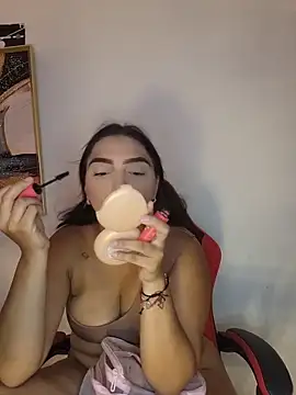 Mia em online show from 05.04.26