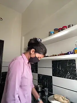 Snapshot of Pooja_Love143 chatting on 04.05.26 Pooja Love143 online show from 04.05.26