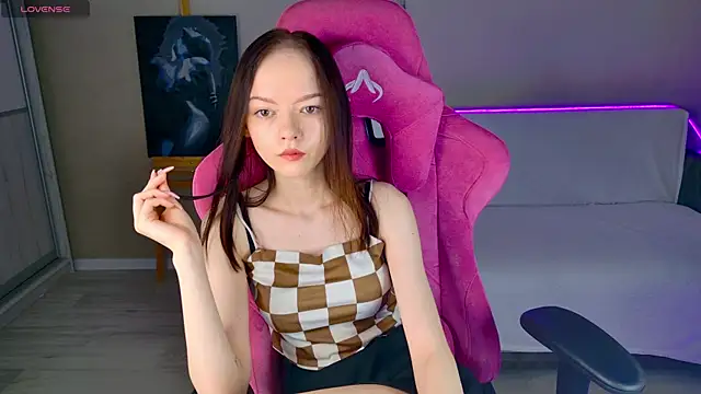 Snapshot of WeksaMur chatting on 12.19.25 WeksaMur online show from 12.19.25