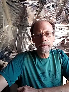 Snapshot of Quebec46 chatting on 04.15.26 Quebec46 online show from 04.15.26