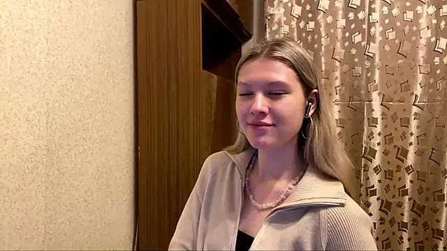 SkyeDavis online show from 12.21.25