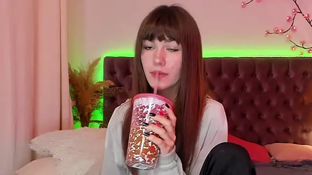 MilanaHotts online show from 07.12.26