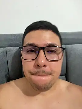 Snapshot of juanjr-1995- chatting on 12.15.25 juanjr-1995- online show from 12.15.25