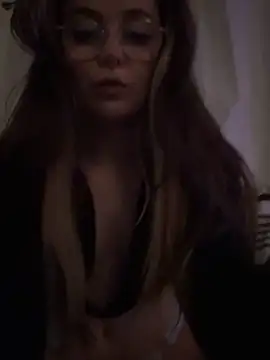 Snapshot of sugxrfox chatting on 12.17.25 sugxrfox online show from 12.17.25