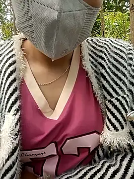 Snapshot of May-Ne chatting on 12.21.25 May-Ne online show from 12.21.25