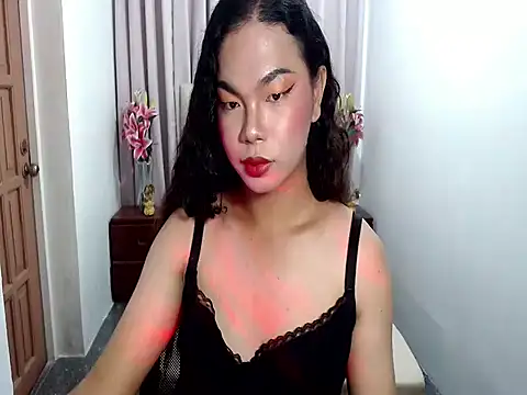 Snapshot of Shaneloveme chatting on 12.19.25 Shaneloveme online show from 12.19.25