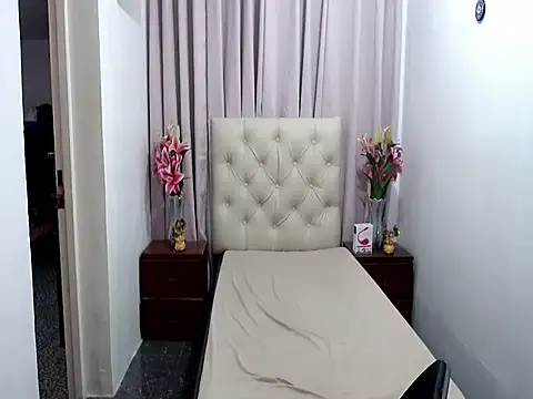 Snapshot of Shaneloveme chatting on 12.22.25 Shaneloveme online show from 12.22.25