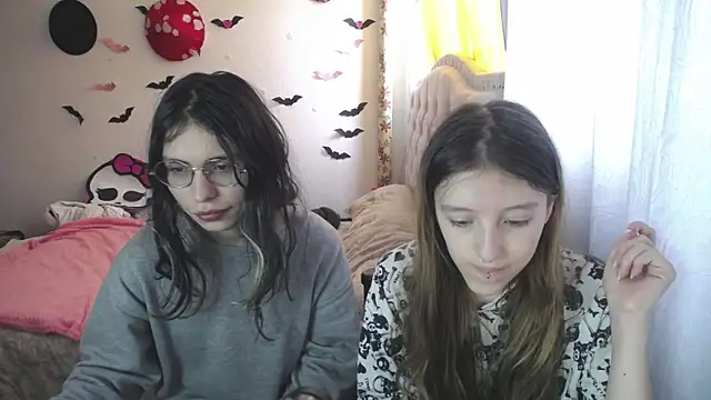 Snapshot of Briar_y_Blair chatting on 03.12.26 Briar y Blair online show from 03.12.26