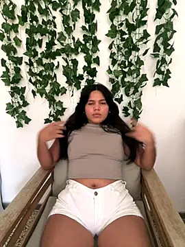 Snapshot of vanyzzz chatting on 12.22.25 vanyzzz online show from 12.22.25