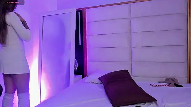 Snapshot of JuliMonroe19 chatting on 02.13.26 JuliMonroe19 online show from 02.13.26