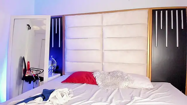 Snapshot of JuliMonroe19 chatting on 02.20.26 JuliMonroe19 online show from 02.20.26