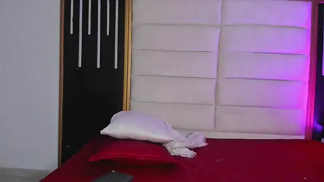 Snapshot of JuliMonroe19 chatting on 03.04.26 JuliMonroe19 online show from 03.04.26