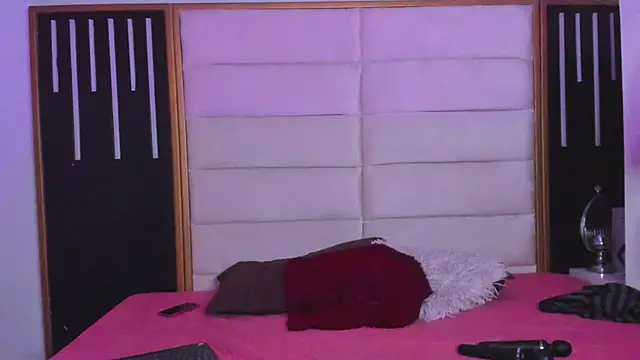 Snapshot of JuliMonroe19 chatting on 03.12.26 JuliMonroe19 online show from 03.12.26