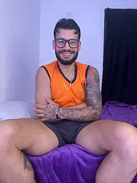 Snapshot of thedragonboyxxx chatting on 12.19.25 thedragonboyxxx online show from 12.19.25