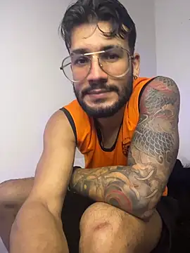 Snapshot of thedragonboyxxx chatting on 01.11.26 thedragonboyxxx online show from 01.11.26