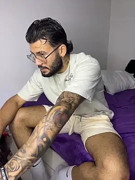 Snapshot of thedragonboyxxx chatting on 02.02.26 thedragonboyxxx online show from 02.02.26