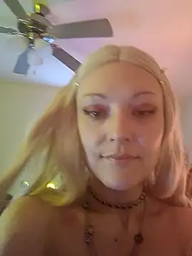 Snapshot of GGGunit13 chatting on 04.05.26 GGGunit13 online show from 04.05.26