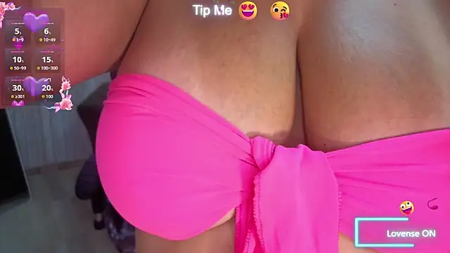 Snapshot of vaiolett_t chatting on 03.10.26 vaiolett t online show from 03.10.26