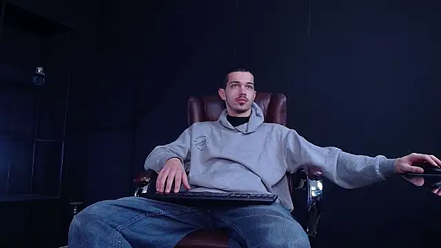 Snapshot of KaydenDrew chatting on 12.18.25 KaydenDrew online show from 12.18.25