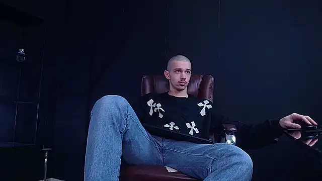 Snapshot of KaydenDrew chatting on 12.19.25 KaydenDrew online show from 12.19.25