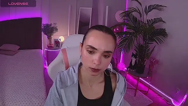 Snapshot of Dayana_Foxy chatting on 12.17.25 Dayana Foxy online show from 12.17.25