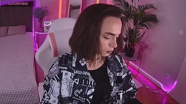 Snapshot of Dayana_Foxy chatting on 12.18.25 Dayana Foxy online show from 12.18.25