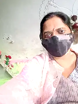 Snapshot of DIRTY-MOMS chatting on 12.23.25 DIRTY-MOMS online show from 12.23.25