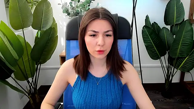 Snapshot of DiRosie chatting on 05.19.26 DiRosie online show from 05.19.26