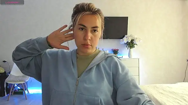 Roxi Joy online show from 06.03.26