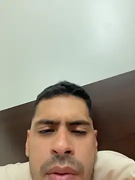 Snapshot of HotWhisper22 chatting on 12.20.25 HotWhisper22 online show from 12.20.25