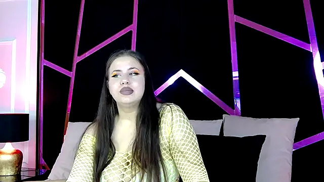 Snapshot of Lizzy_Spark chatting on 12.20.25 Lizzy Spark online show from 12.20.25