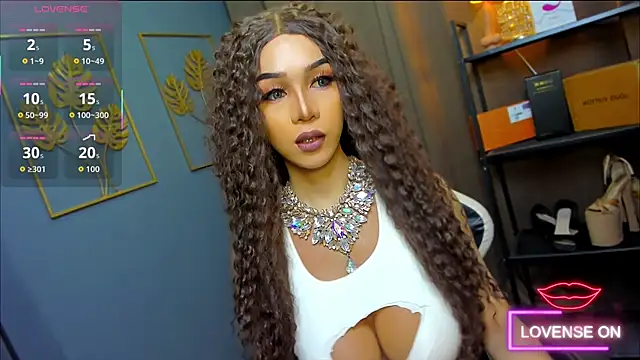 Snapshot of CelinaWintour chatting on 03.08.26 CelinaWintour online show from 03.08.26