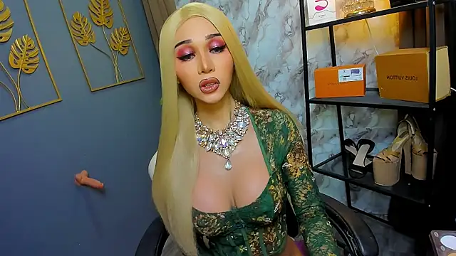 Snapshot of CelinaWintour chatting on 03.21.26 CelinaWintour online show from 03.21.26