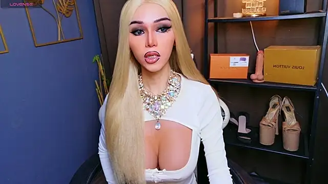 Snapshot of CelinaWintour chatting on 03.27.26 CelinaWintour online show from 03.27.26