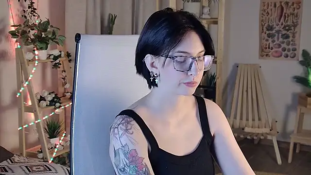 Snapshot of ElenaSomerhalder chatting on 01.11.26 ElenaSomerhalder online show from 01.11.26