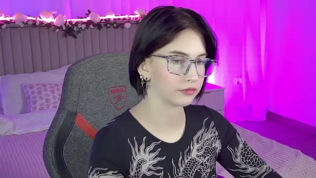 Snapshot of ElenaSomerhalder chatting on 01.18.26 ElenaSomerhalder online show from 01.18.26