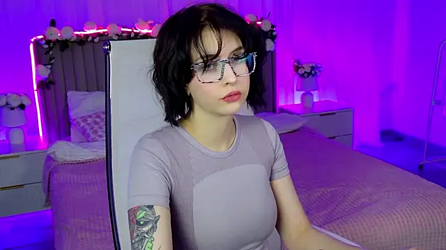 Snapshot of ElenaSomerhalder chatting on 02.03.26 ElenaSomerhalder online show from 02.03.26