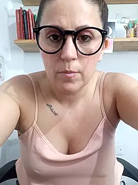 SofiEsteves online show from 04.21.26