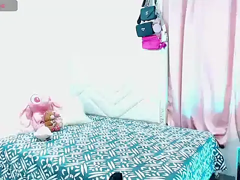 Snapshot of titania1502 chatting on 12.19.25 titania1502 online show from 12.19.25