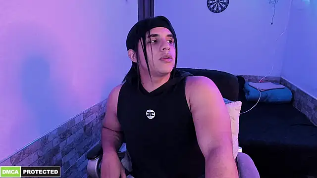 Snapshot of latinboyfit chatting on 03.04.26 latinboyfit online show from 03.04.26