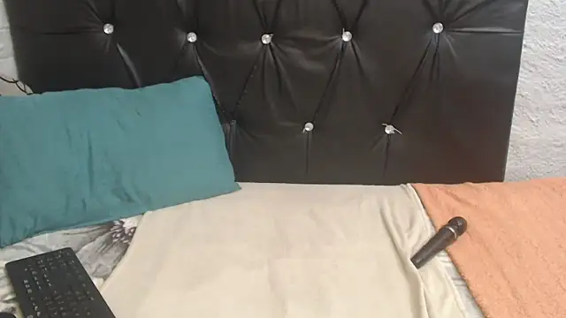 LaicyBrown76 online show from 02.15.26