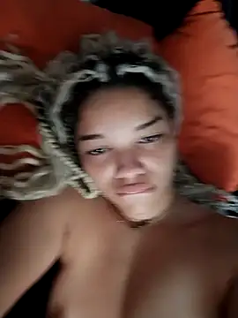 Snapshot of ChloeRaviss_ chatting on 02.01.26 ChloeRaviss online show from 02.01.26